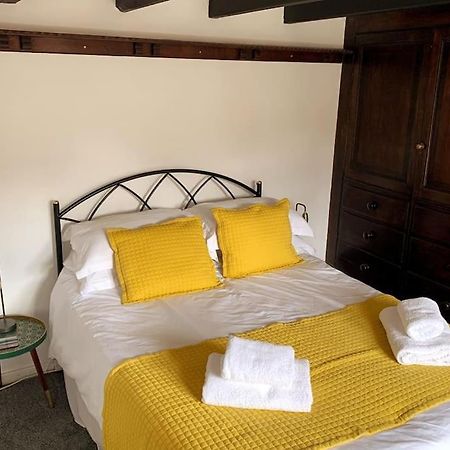 Award Winning Pet Friendly Paddock Cottage วิทบี ภายนอก รูปภาพ
