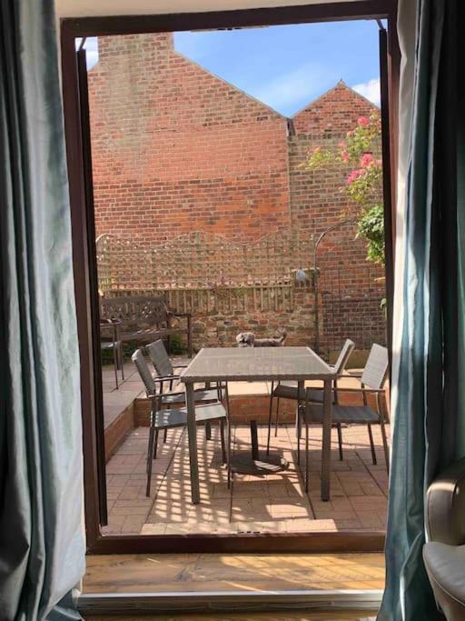 Award Winning Pet Friendly Paddock Cottage วิทบี ภายนอก รูปภาพ