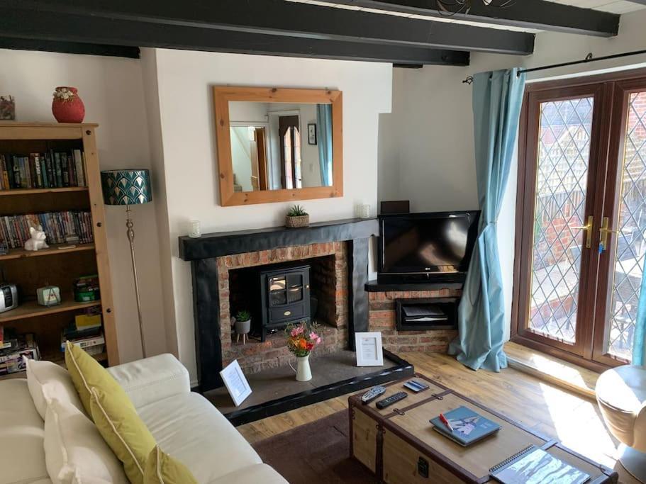 Award Winning Pet Friendly Paddock Cottage วิทบี ภายนอก รูปภาพ