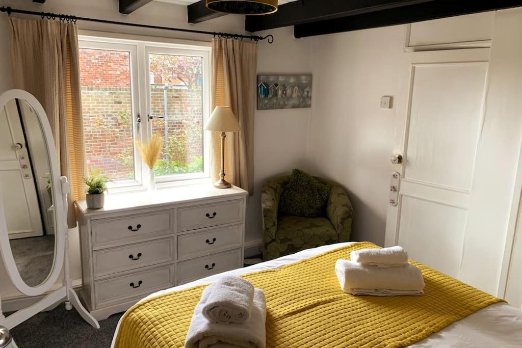 Award Winning Pet Friendly Paddock Cottage วิทบี ภายนอก รูปภาพ
